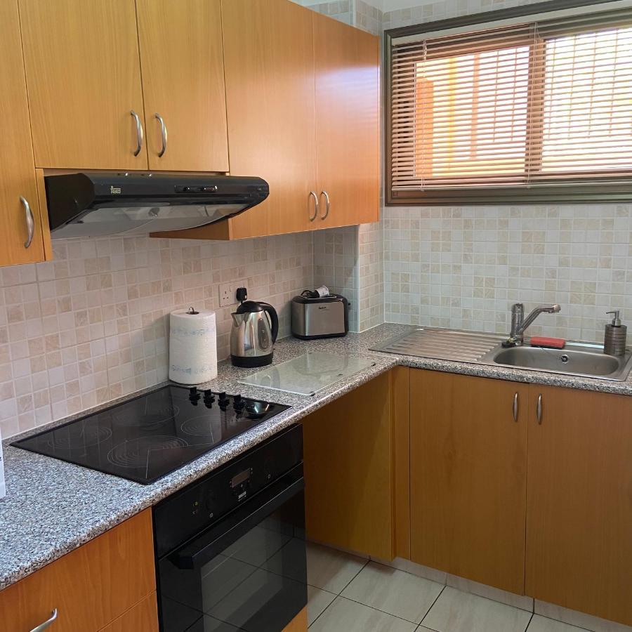 1 Bedroom Garden Flat, Sleeps 4 Paphos Ngoại thất bức ảnh