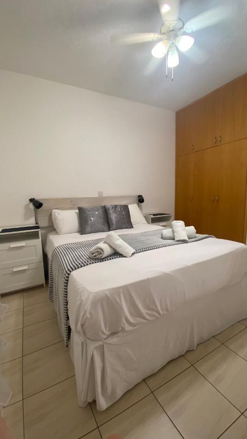 1 Bedroom Garden Flat, Sleeps 4 Paphos Ngoại thất bức ảnh