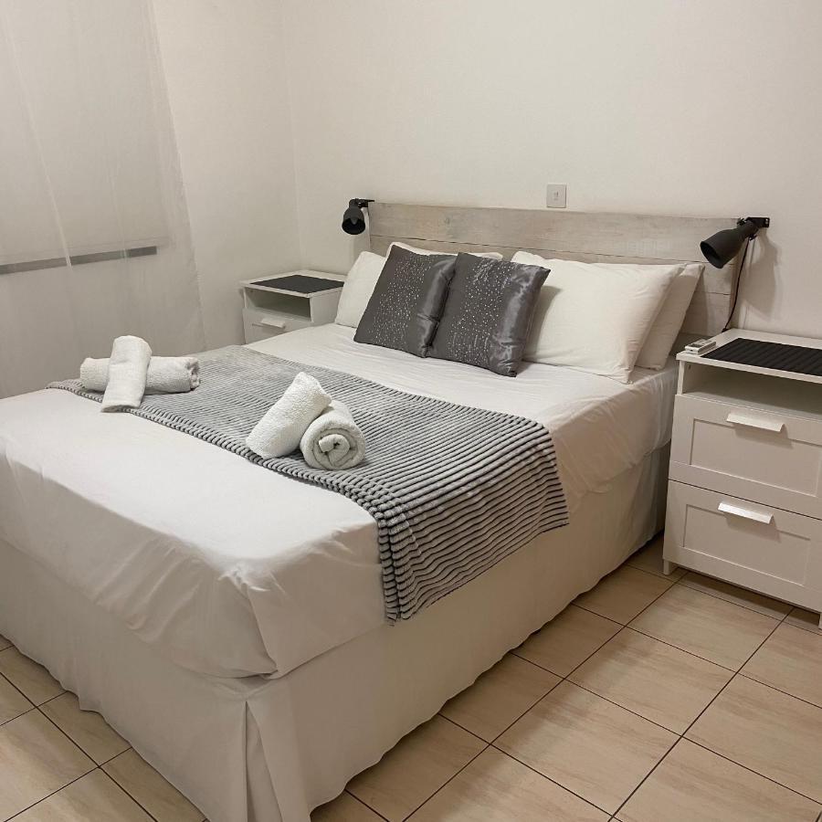 1 Bedroom Garden Flat, Sleeps 4 Paphos Ngoại thất bức ảnh