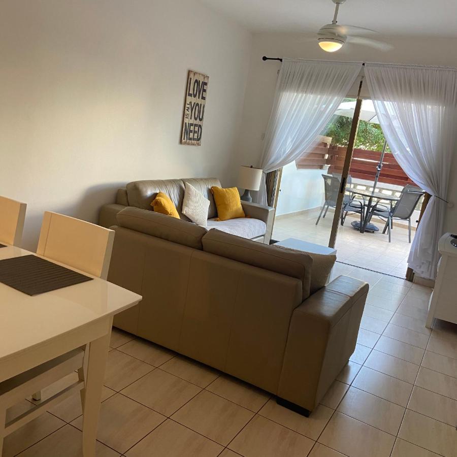 1 Bedroom Garden Flat, Sleeps 4 Paphos Ngoại thất bức ảnh