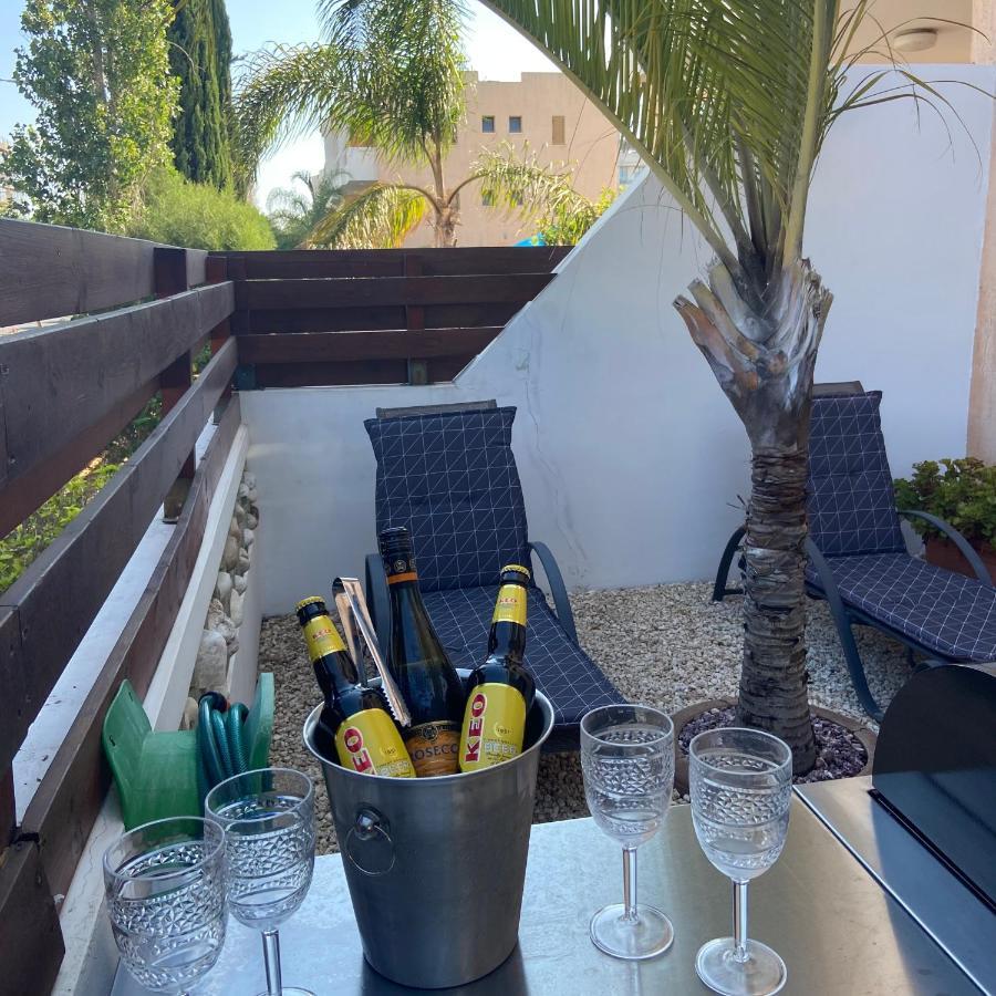1 Bedroom Garden Flat, Sleeps 4 Paphos Ngoại thất bức ảnh